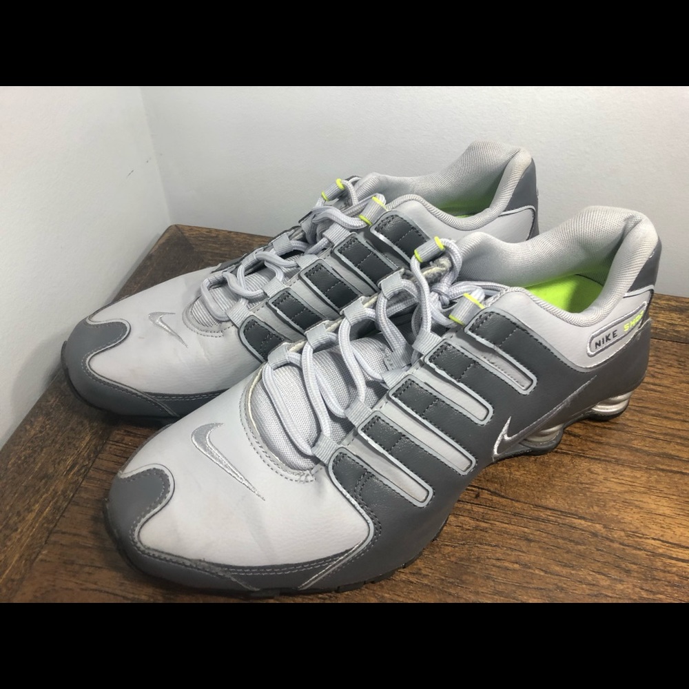 Nike Shox Men’s Silver & Green Size 11.5 Shoes